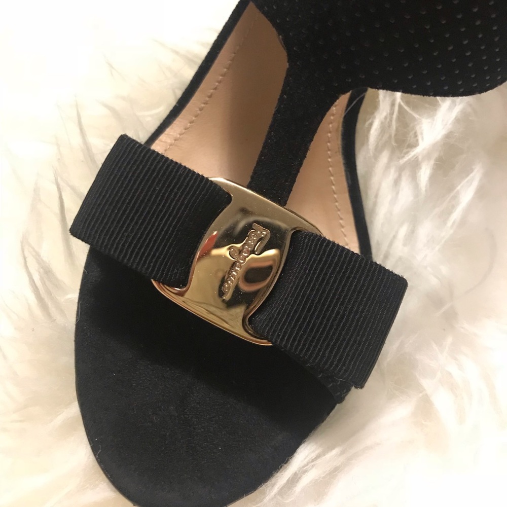 Salvatore Ferragamo t-strap bow pumps/ sandals - Picture 4 of 6